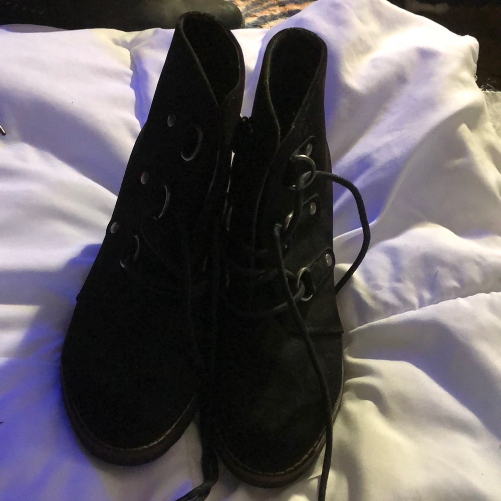 Black wedge boots